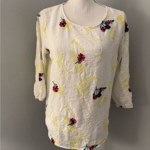 Kindred top floral and embroidered White. size L. Beautiful